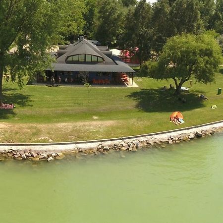 Szines Panorama Apartman Balatonlelle Exterior foto